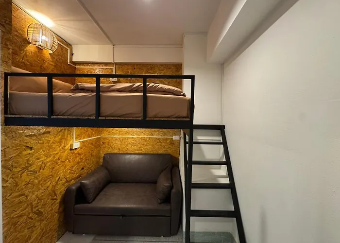 Comfy Corner Hostel *