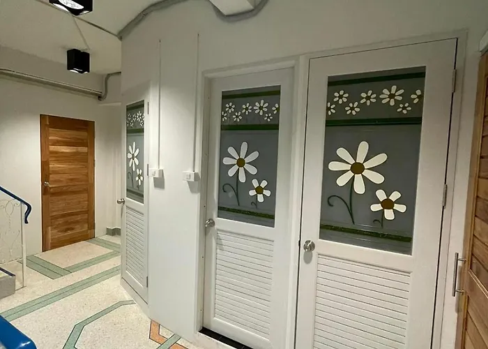 Comfy Corner Hostel *
